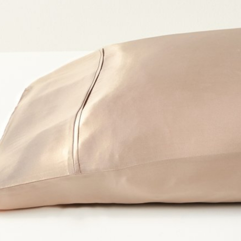100% Silk Pillowcase in Soft Taupe - Picture 2 of 2